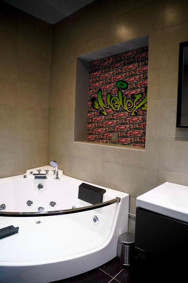 דירות מונס Capsule Casino - Jacuzzi - Billard - Netflix - Console & Jeux מראה חיצוני תמונה